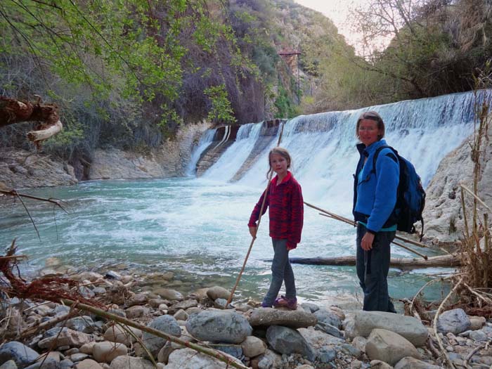 oberhalb des Wasserfalls müssten wir den Fluss überqueren, was beim derzeitigen Wasserstand nicht möglich ist; der weitere Schluchtverlauf bleibt vorerst ein Geheimnis