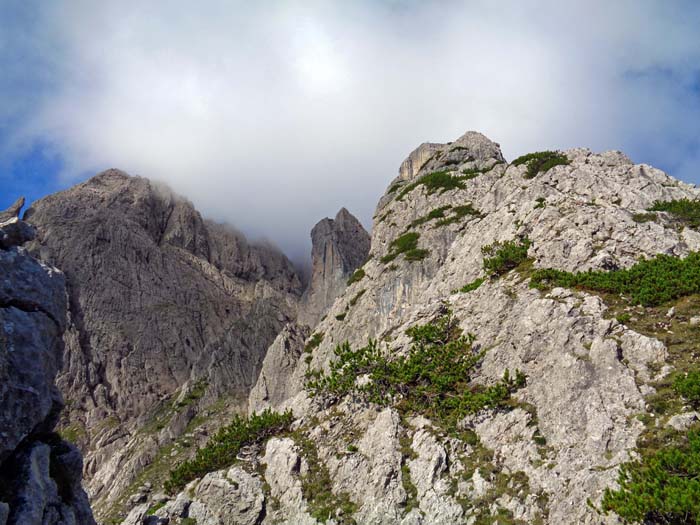 der beginnende Ostgrat zeigt sich hier breit und freundlich, hält aber bald eine spannende Stelle bereit