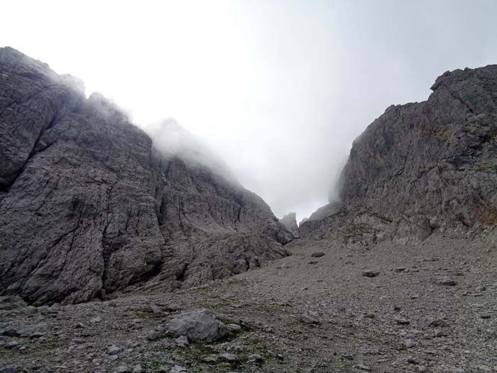 ... durch welche hinauf übers Kolmturmschartl der Normalweg auf die Gr. Keilspitze leitet