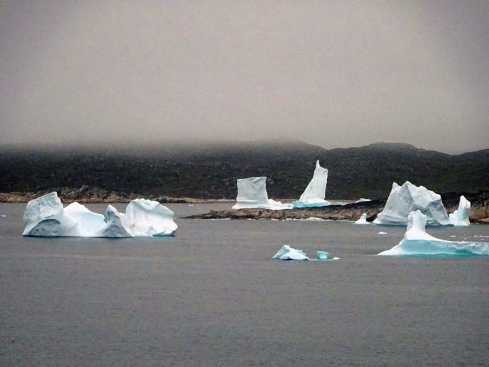 bei der Einfahrt in den Skovfjord fühlt man sich in eine andere Welt versetzt                               