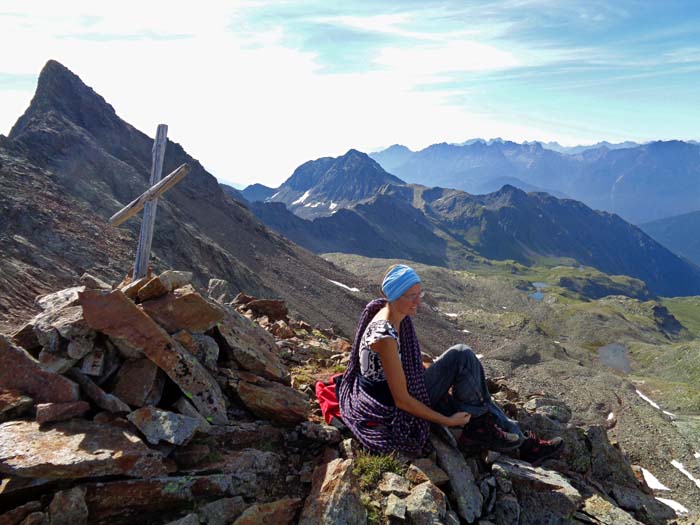 im Süden staffeln sich über dem Alkuser See Schleinitz, Lienzer Dolomiten und Karnischer Hauptkamm