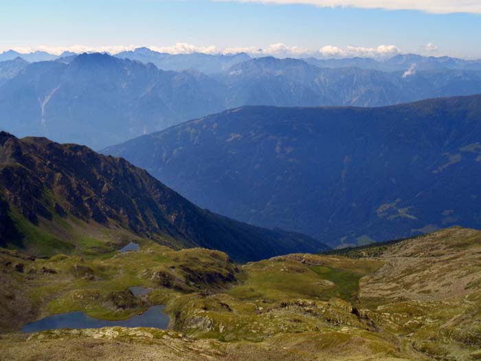 im Süden Alkuser See und das Pitschepol-Niedermoor, ein Hotspot der österreichischen Hochgebirgsarchäologie