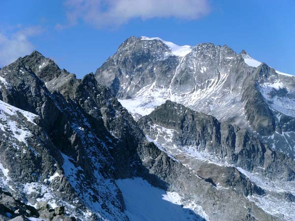 die beeindruckende Gestalt des Hochgall mit den Ohrenspitzen im Vordergrund