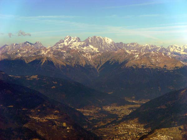 im NNW Canale di San Pietro (Buttal) mit Arta, dahinter Hohe Warte und Kellerspitzen