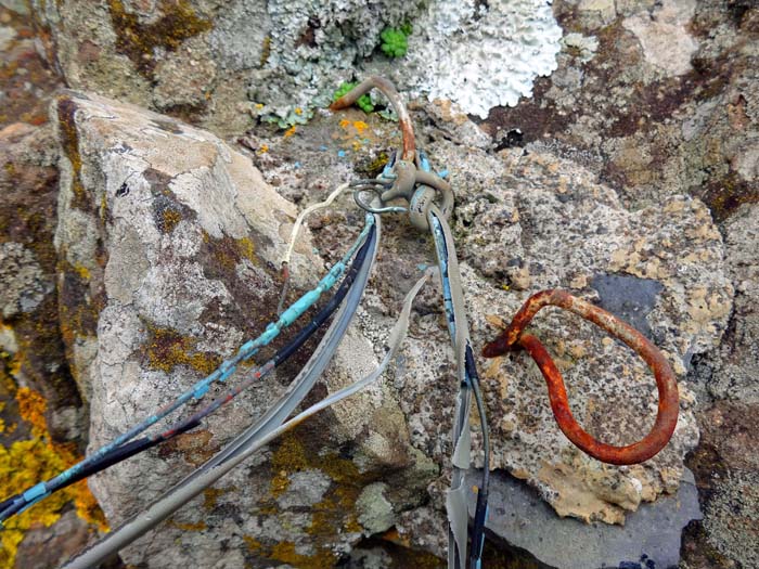 ... am Fuß einer treppenartigen Basaltrippe durch die Ostwand diesen „Standplatz“ aus der Zeit der Ureinwohner (Guanchen) vorgefunden