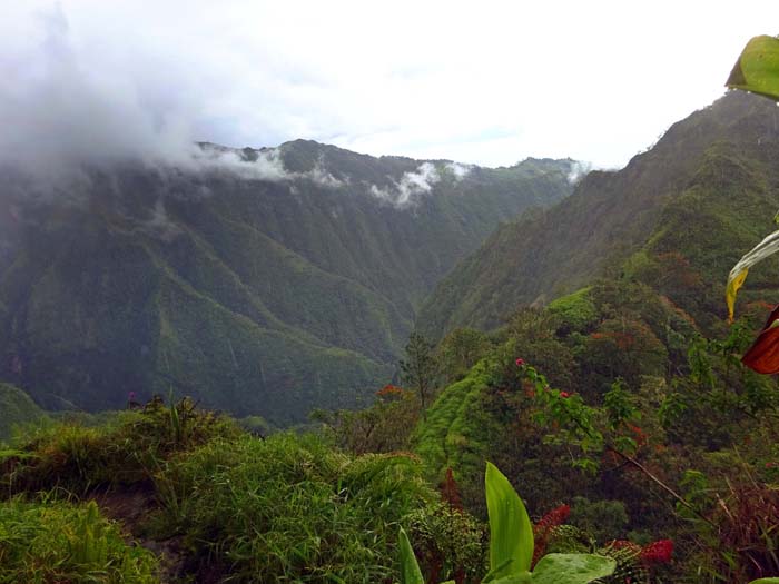 Tiefblick auf den Col de Hamuta, auch von Papeete ist nichts mehr zu sehen
