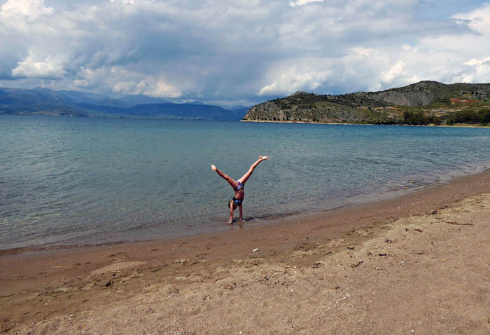 gleich hinter Nafplion folgen eine Reihe schöner Sandstrände, wie etwa in der Karathonabucht