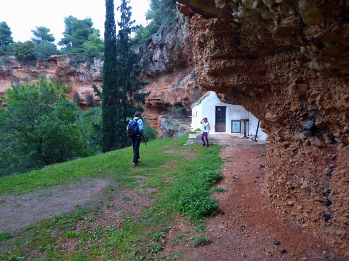 ... zur Georgskapelle nahe dem Grund der Doline