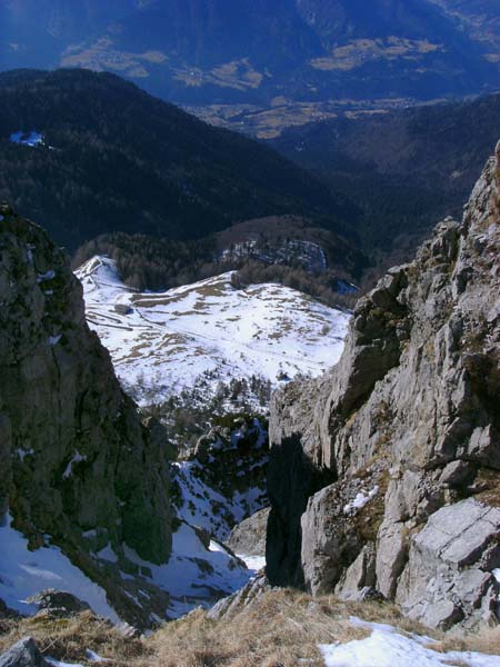 auf den letzten Metern vor dem Gipfel; Blick hinunter in die Westschlucht