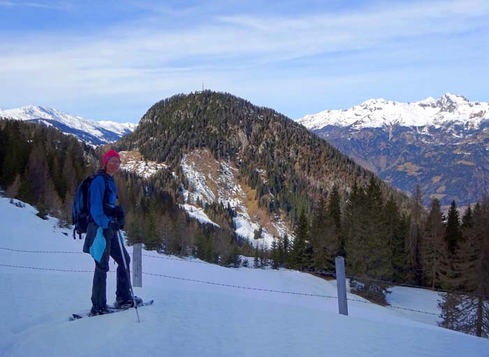 von hier entweder flach zurück zum Beginn des Aufstiegskamms oberhalb der Dolomitenhütte - die feine Aussichtskanzel des Rauchkofel lässt sich von dort ebenfalls einfach erklimmen (s. Archiv) - oder das Forststraßensystem hinunter zum Kreithof oder nach Lavant