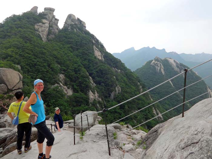 Blick nach S auf den zerklüfteten Mangyeongdae