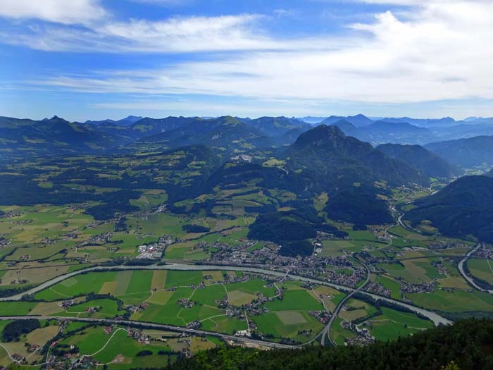 Blick über Golling auf die Osterhorngruppe