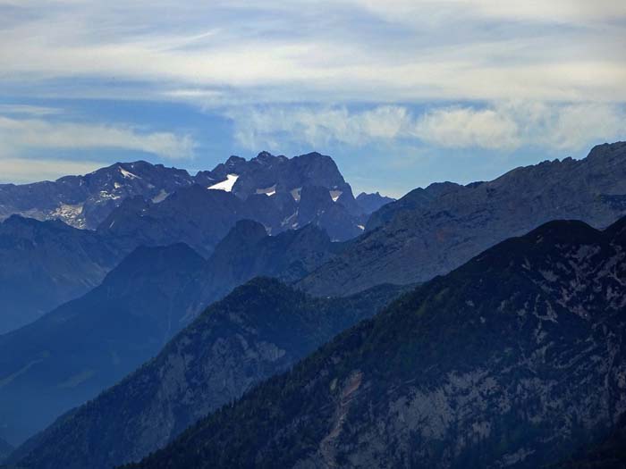 rechts dahinter der Dachstein