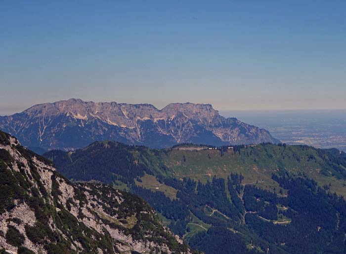 im Nordwesten Rossfeld und Untersberg