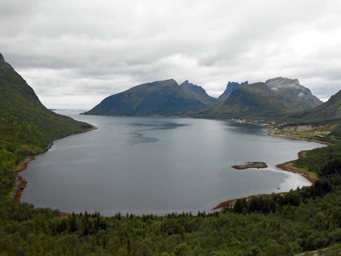 auch der Bergsfjord ist nicht gerade hässlich