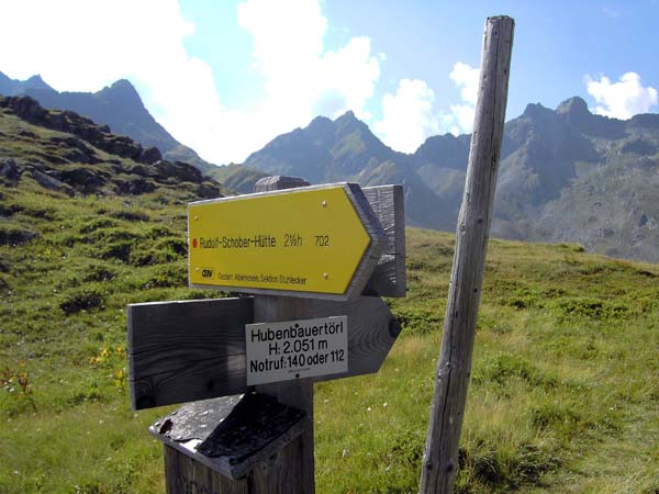 das Hubenbauertörl mit Windschnurspitze (Mitte) und Predigtstuhl (rechts)