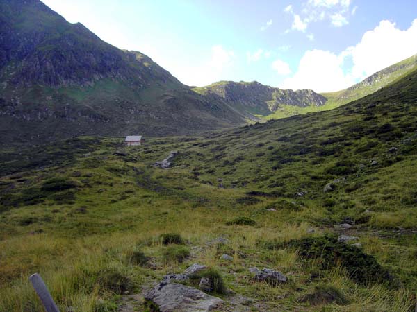 gemächlich geht's über die Hubenbaueralm dem Tal zu