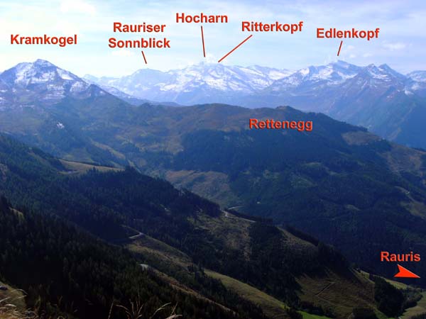 Blick vom Grat gegen SSW auf die zentralen Goldberge ...