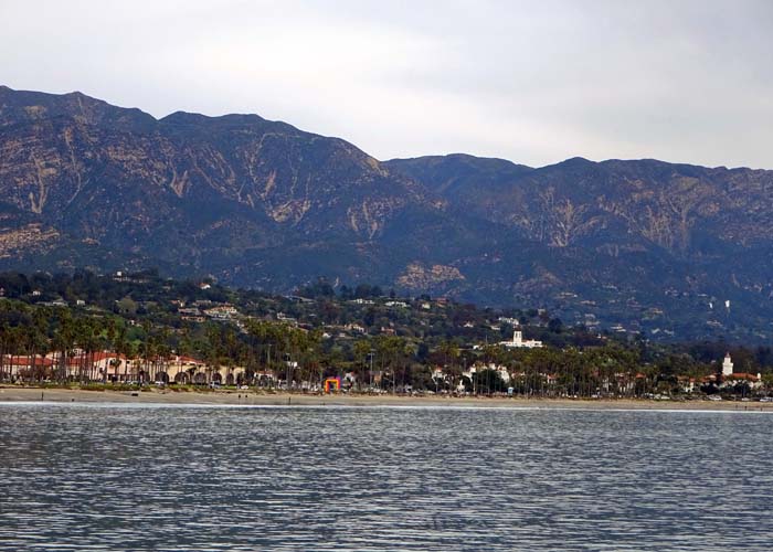 Santa Barbara, knapp 150 km nordwestl von LA, ist die selbsternannte Hauptstadt der „Amerikanischen Riviera“ und gehört zu den teuersten Wohngegenden in den Vereinigten Staaten