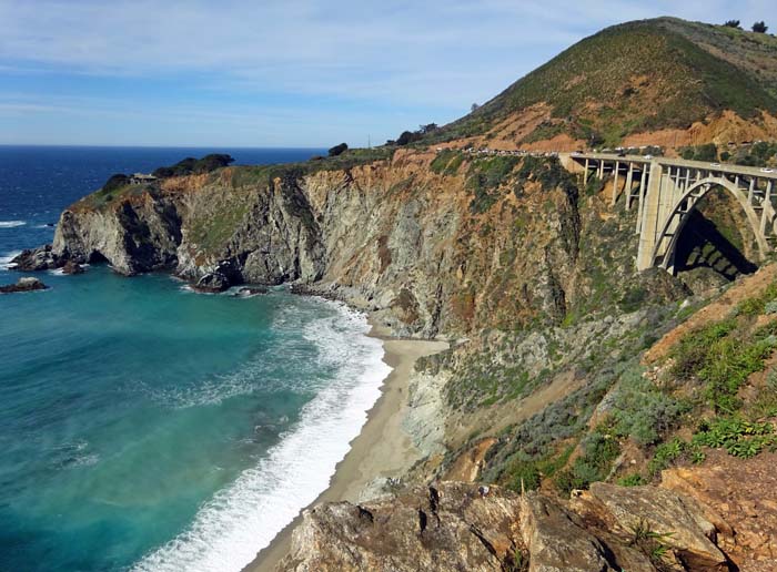 bauliches Highlight hier ist die 218 m lange und 85 m hohe Bixby Creek Bridge, eine 1932 eröffnete Bogenbrücke im Art-déco-Stil