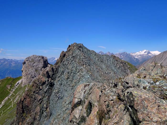 wir wenden uns nach Westen der folgenden Überschreitung zu: die beiden Knöpfe, rechts hinten der Venediger wir wenden uns nach Westen der folgenden Überschreitung zu: die beiden Knöpfe, rechts hinten der Venediger