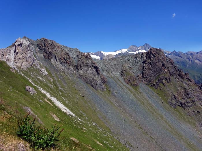 ... und zum Blauspitzgrat; genau über die Schattenkante in Falllinie des Großglocknergipfels verläuft unser Klettersteig ... und zum Blauspitzgrat; genau über die Schattenkante in Falllinie des Großglocknergipfels verläuft unser Klettersteig