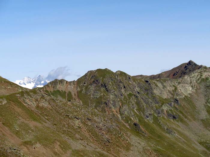 Rückblick auf das Gratstück Rotstein - Gelenkscharte, aus der zum letzten Mal der Großglockner lugt