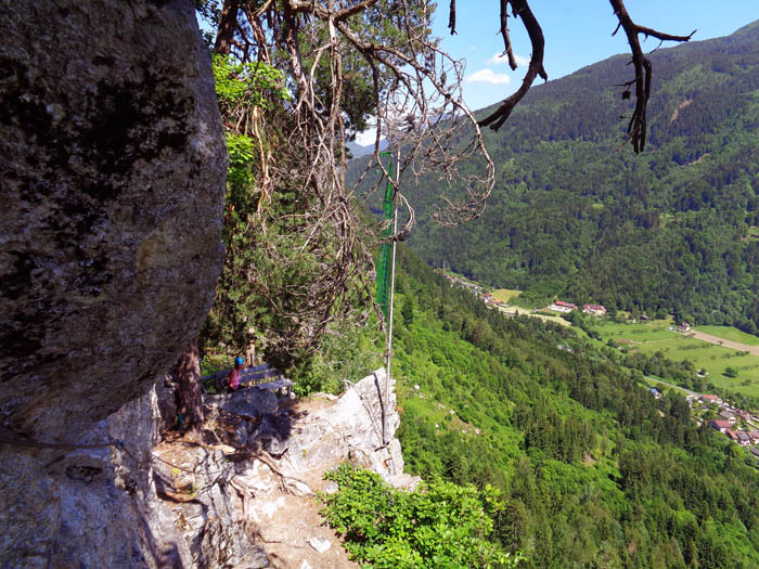 vom Fahnenmast ein leichter Panoramaquergang links zum Ausstieg