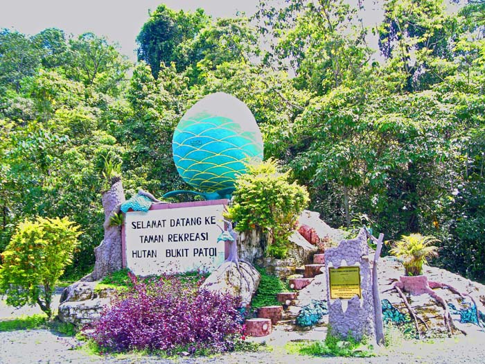 ... zum Eingang des Perdayan Forest Recreational Park, unserem Ausgangspunkt zum Bukit Patoi