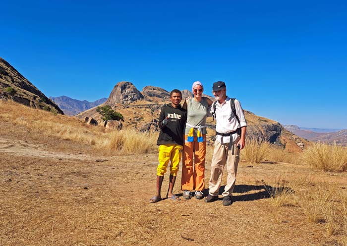 ... dann ist der Ostsattel erreicht; der Lehrling ist in Flip-Flops unterwegs, Turnschuhe sind erst als ausgebildeter Führer leistbar ... dann ist der Ostsattel erreicht; der Lehrling ist in Flip-Flops unterwegs, Turnschuhe sind erst als ausgebildeter Führer leistbar