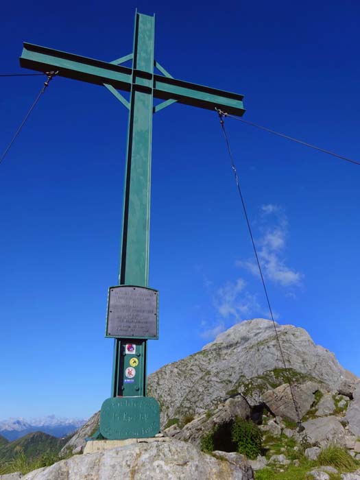 Gipfelkreuz am Cellon, hinten unser nächstes Ziel der noch 450 m höhere Kollinkofel