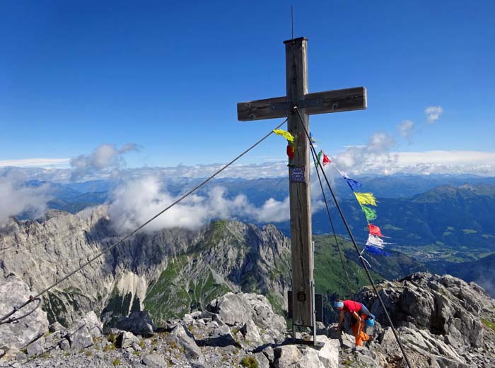 am Gipfelkreuz des Kollinkogel, der auch in der neuesten AV-Karte nicht korrekt eingetragen ist