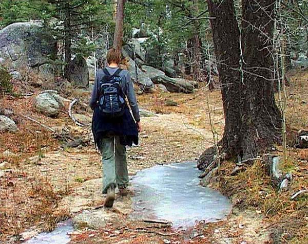 gefrorene Wasserlachen und brütende Hitze am selben Tag - extreme Temperaturunterschiede sind ein Merkmal des hoch gelegenen Nationalparks