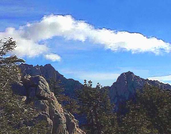 Blick vom Gipfel auf den Picacho del Diablo und seinen langen SW-Grat, den Pinnacle Ridge