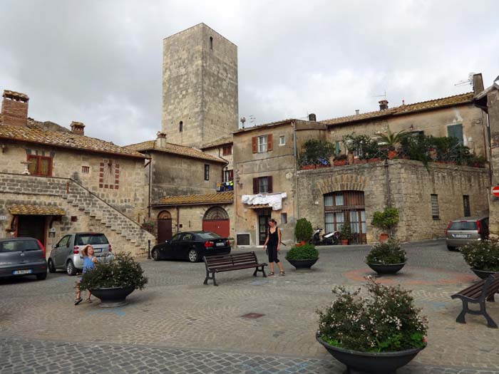 ... ins Kernland der Etrusker; hier im historischen Zentrum von Tarquinia