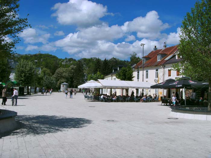 der Trg Kralja Nikole; die ganze Stadt hat das Flair eines leicht verstaubten Freilichtmuseums