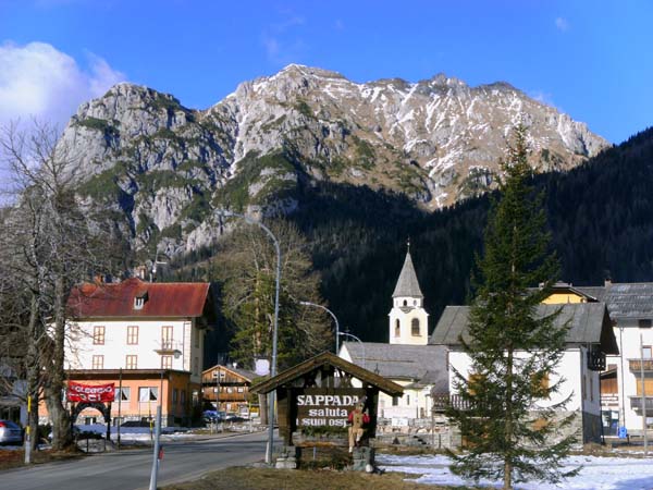 ... und von SSW (Cima Sappada); unser Steig verläuft genau in Bildmitte durch die gebänderte Südflanke