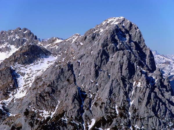 daran anschließend jenseits des Piavetals der Monte Lastroni, östlicher Eckpfeiler der Rinaldogruppe