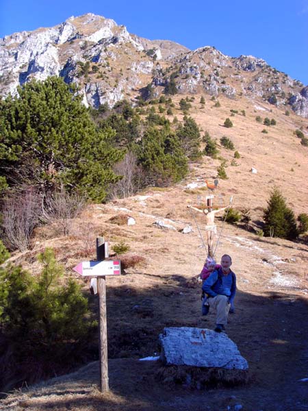 morgendlicher Schatten über der Sella Foredôr: Links kommt der Steig vom P1 herauf