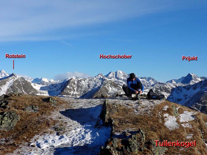 am Tullenkogel wechselt Ulli von den Straßenstiefeln auf steigeisenfeste Bergschuhe - ...