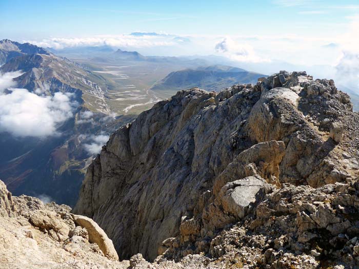 Gipfelpanorama gegen den Uhrzeigersinn: nach SO zum Campo Imperatore