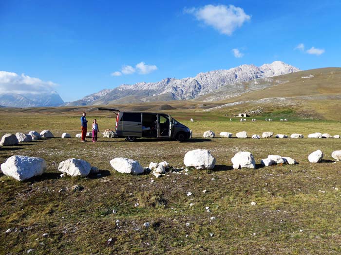 Ende Oktober weiden unten am Campo Imperatore noch die Kühe