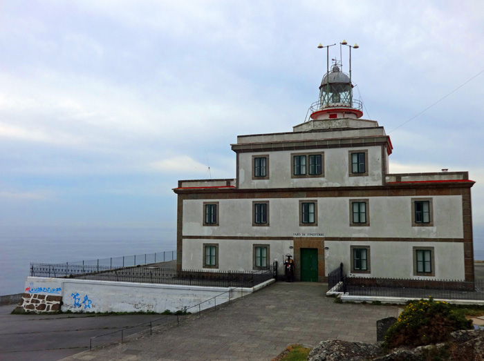 etwa 30 km weiter südlich erreichen wir das berühmte Kap Finisterre, vor dem mehrere Seeschlachten stattfanden - die erste 1747 während des Österreichischen Erbfolgekrieges