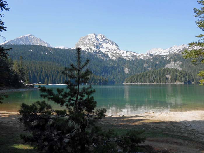 vom Nationalparkcenter erreicht man in 20 Minuten den Crno jezero, den Schwarzen See