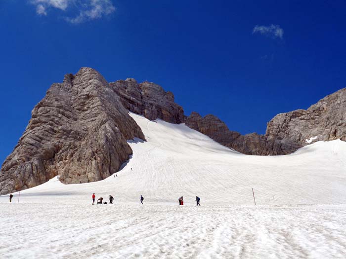 wir sind nicht allein: sowohl an der Schulter als auch am Randkluftsteig über den Gletscher sind schon Leute unterwegs