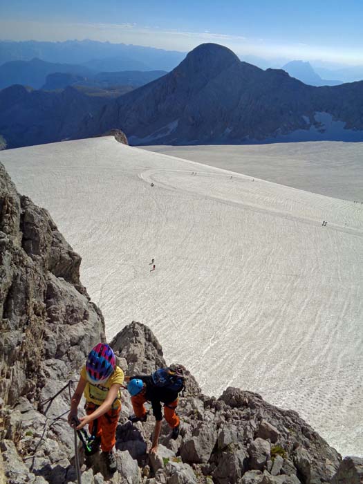 Blick zum Gjaidstein mit einem der leichteren Klettersteige des Gebiets (A/B, 200 Hm)