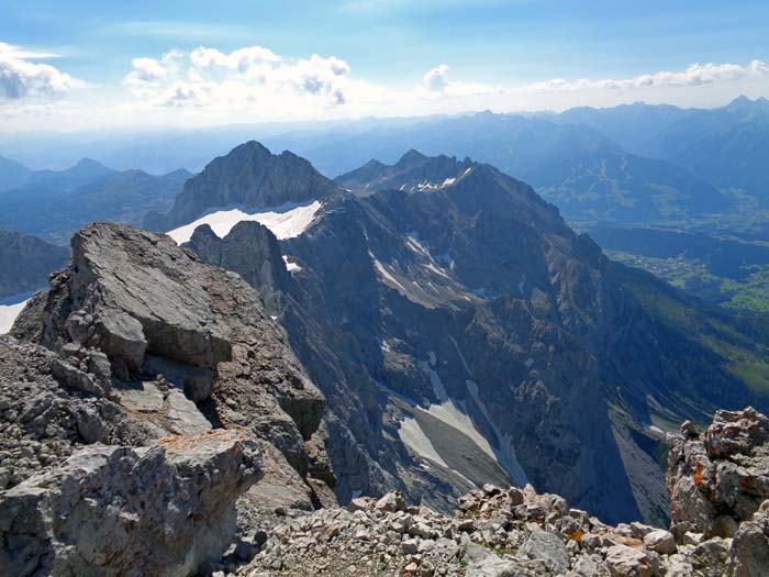 im SO wieder Dirndl, Koppenkarstein, Scheichenspitze und Niedere Tauern