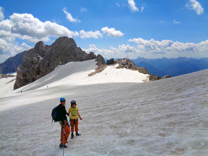 unten wollen wir der neuen Hütte noch einen Besuch abstatten