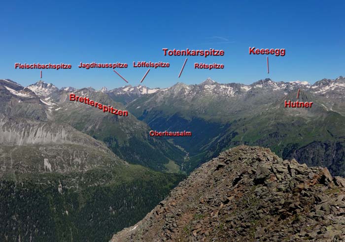 im Norden das hinterste Defereggental, welches die Rieserferner- von der Venedigergruppe trennt