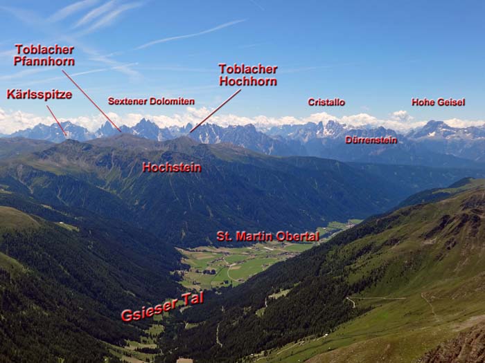 im Süden die gesamten Östlichen Dolomiten